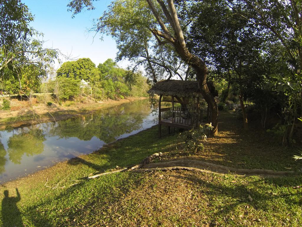 Riverside Hotel Ban Cho Lae Exterior photo